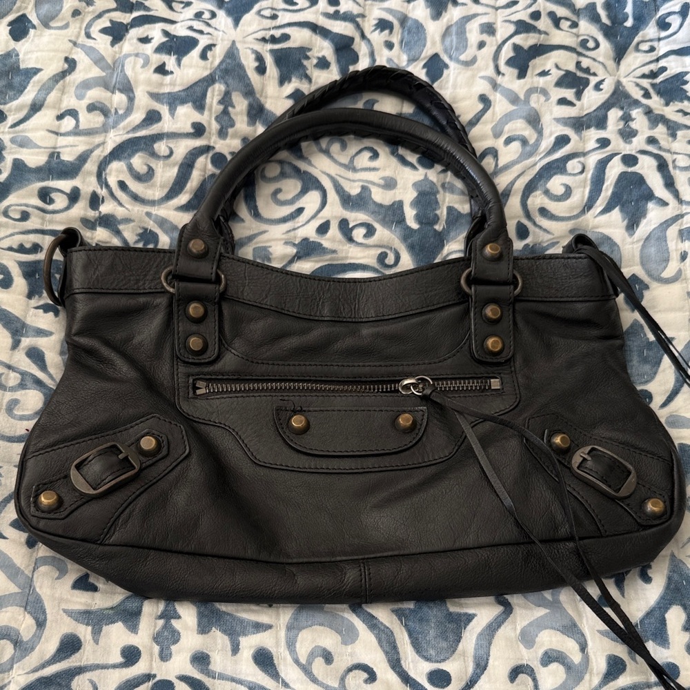 Elegant Black Leather Shoulder Bag